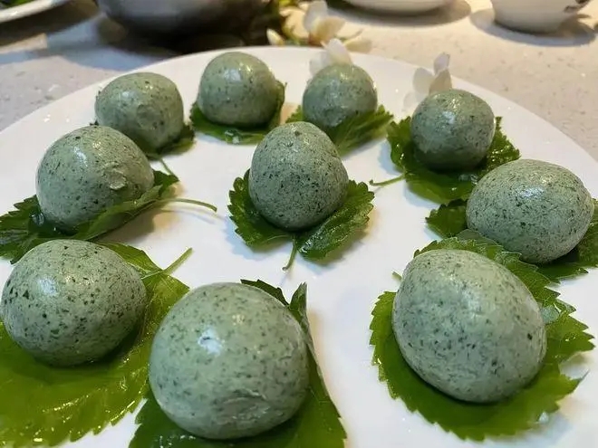 端午艾馍馍：青翠香气中的传统情怀与家庭欢聚